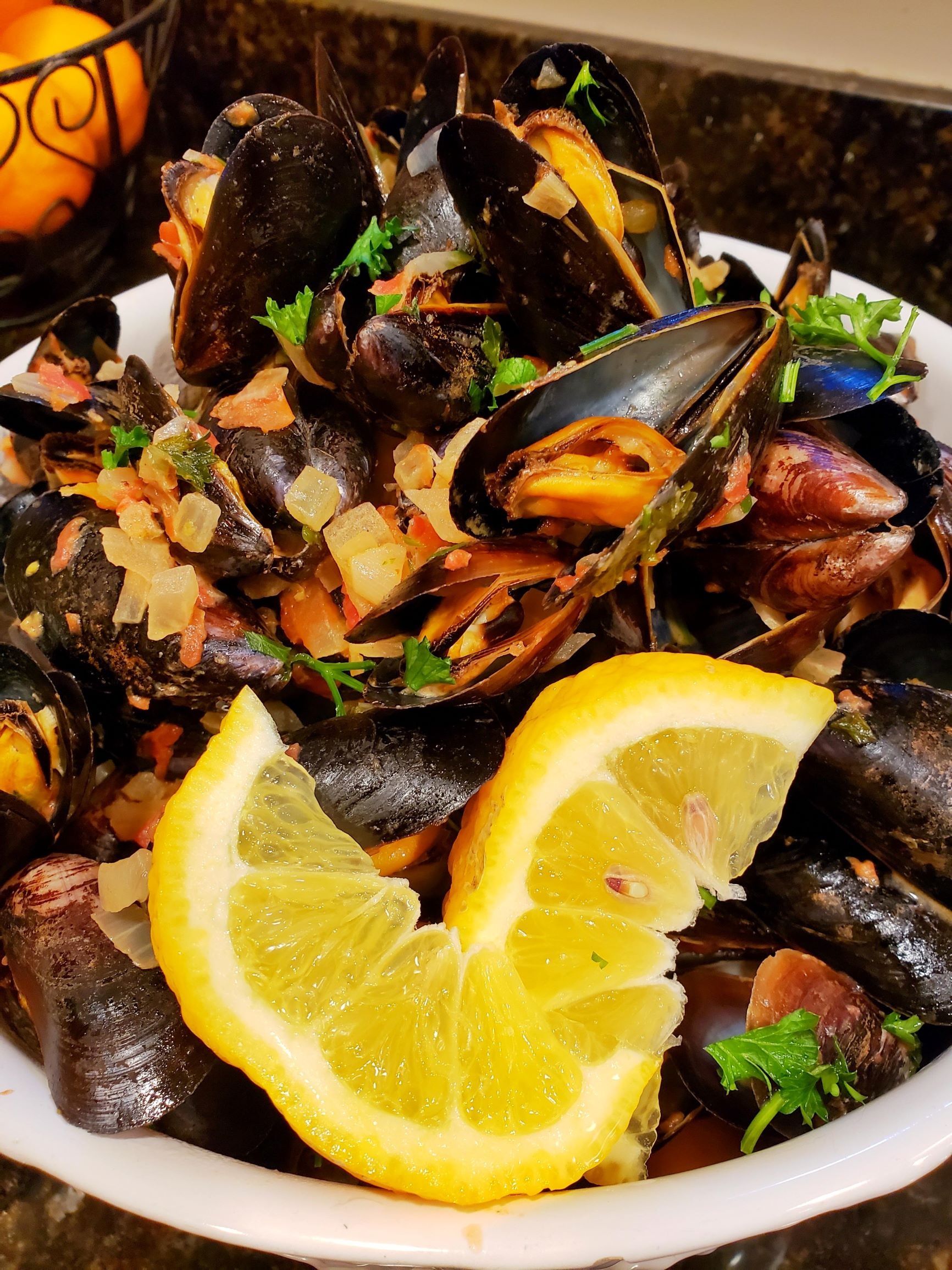 Mussels in White Wine and Tomato Garlicky Sauce Sweet Zivile